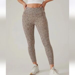 Athleta Womens L Ultimate Stash Textured 7/8 Tight Leggings in Camilla Brown